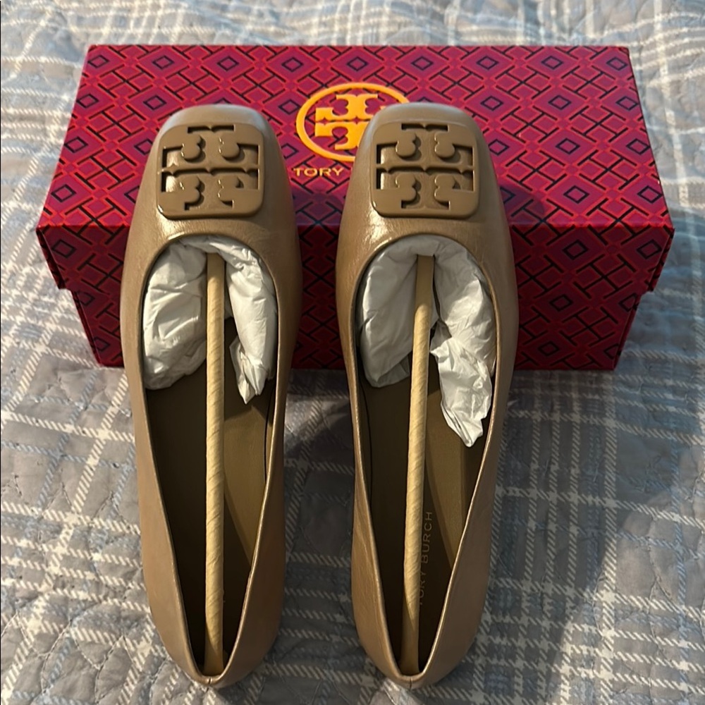 NEW Tory Burch Tan Leather Flats